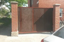 Компания Город Ворот, с рейтингом 3.8 - находится по адресу Екатеринбург, микрорайон Юго-Западный, проезд Решетникова, 22А 