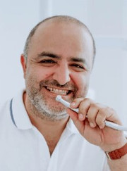 Стоматолог-ортопед, главный врач Назим Надурович Казумов