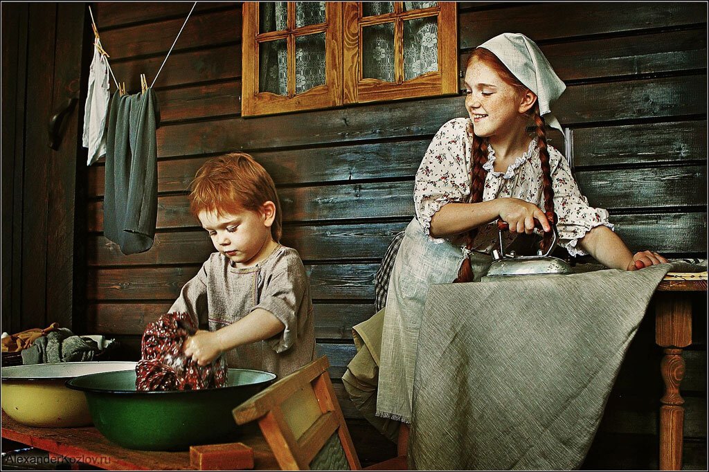 Сын с мамой в деревне. Сельские дети. Воспитание детей в деревне. Дом в деревне для детей. Деревенские мальчишки.