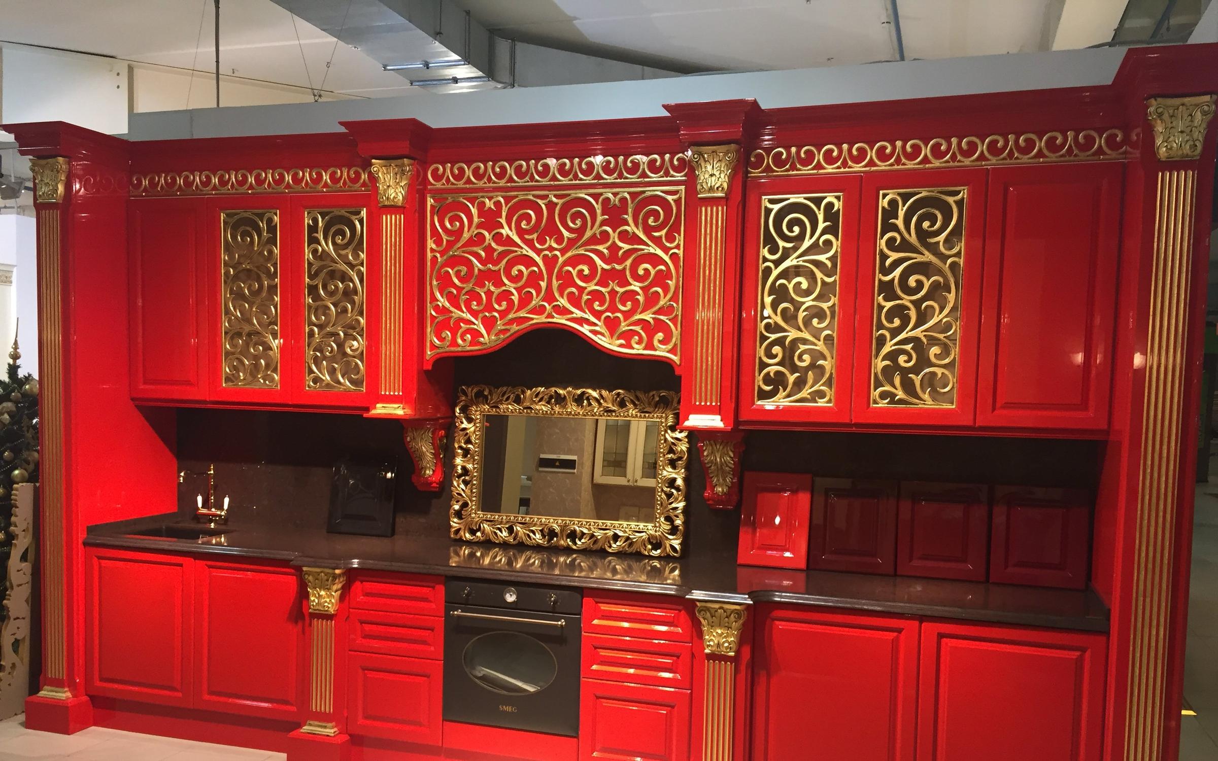 Красная кухня в Восточном стиле