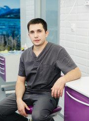 Имплантолог, стоматолог Сергей Олегович Хомчак