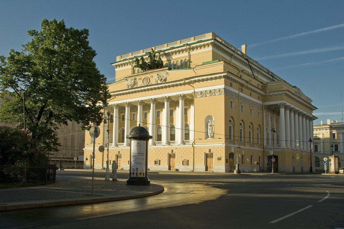 здание александринского театра в санкт петербурге