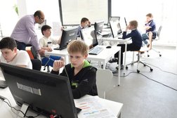 Онлайн-школа программирования и математики для детей Алгоритмика, с рейтингом 4.4 - находится по адресу Москва, улица Солянка, 1/2с1 