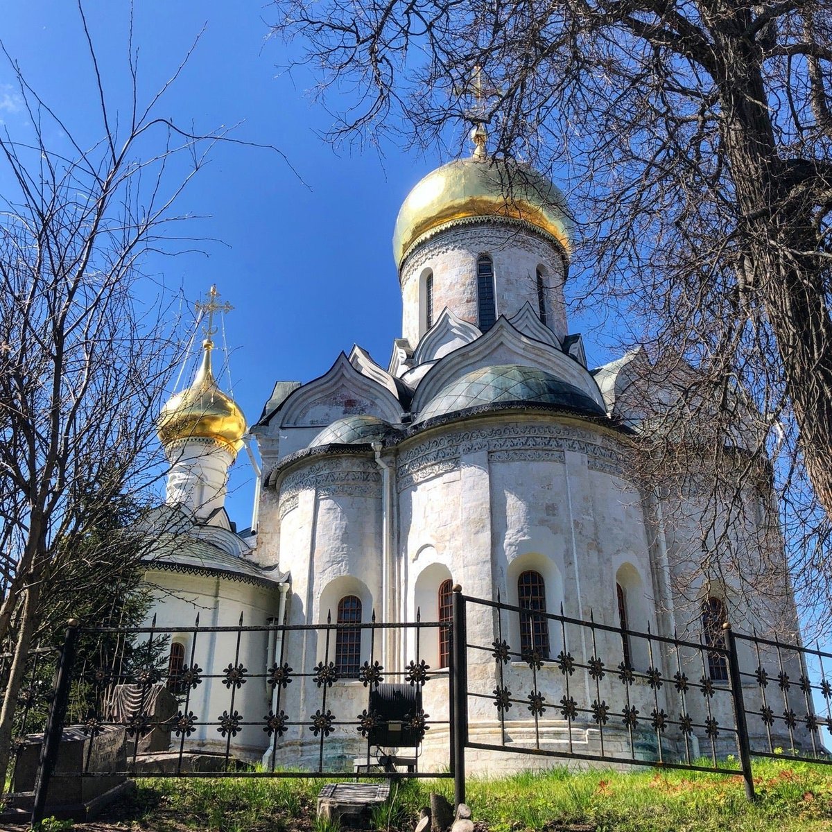 Саввино-Сторожевский монастырь солнечным днём