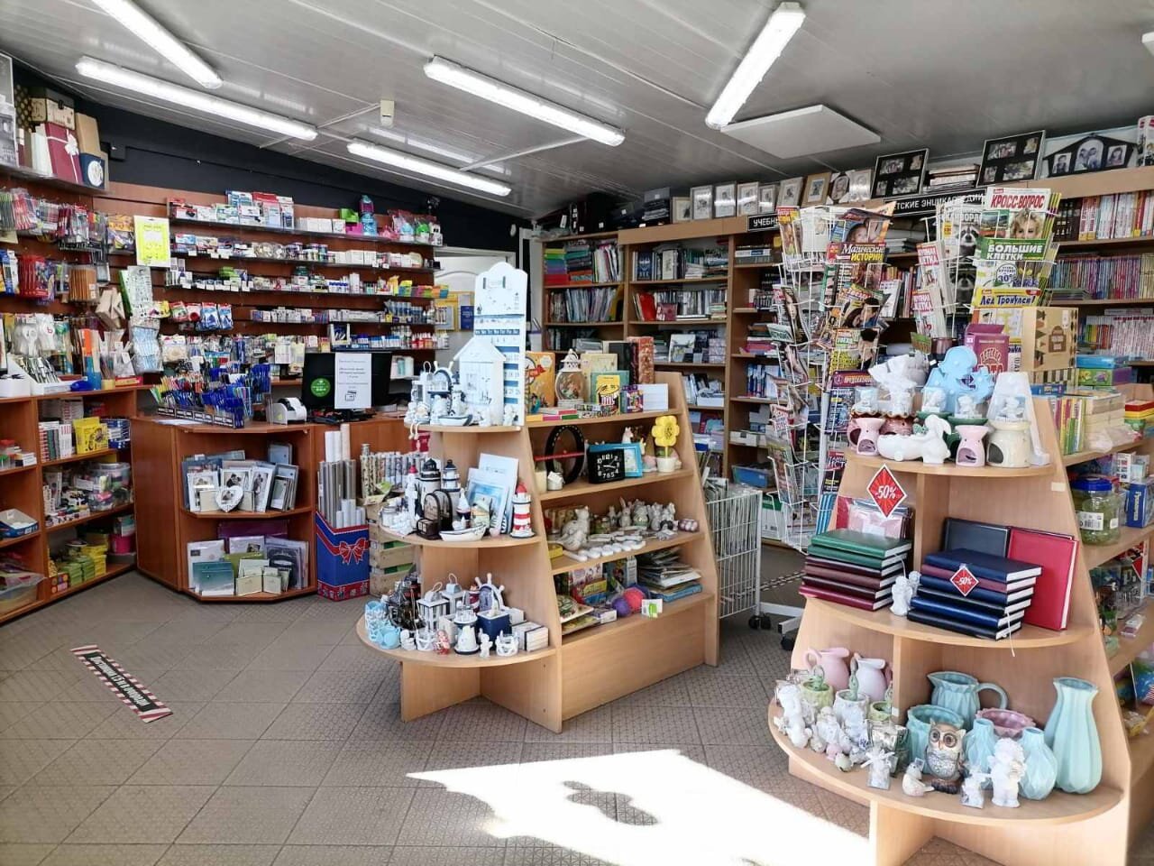 литейный проспект, 33, книжная лавка «листва». книжный магазинчик арт. покровка, д. уютная книжная лавка. подписные издания на литейном.