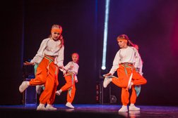Школа танца и вокала Flexx show corporation, с рейтингом 4.1 - находится по адресу Новосибирск, улица Тюленина, 23/1 