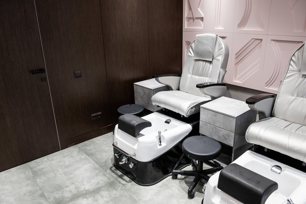 Маникюрный салон на новослободской 52. Москвичка цветной бульвар. Москвичка нейлс цветной бульвар. Москвичка новослободская. Москвичка нейлс.