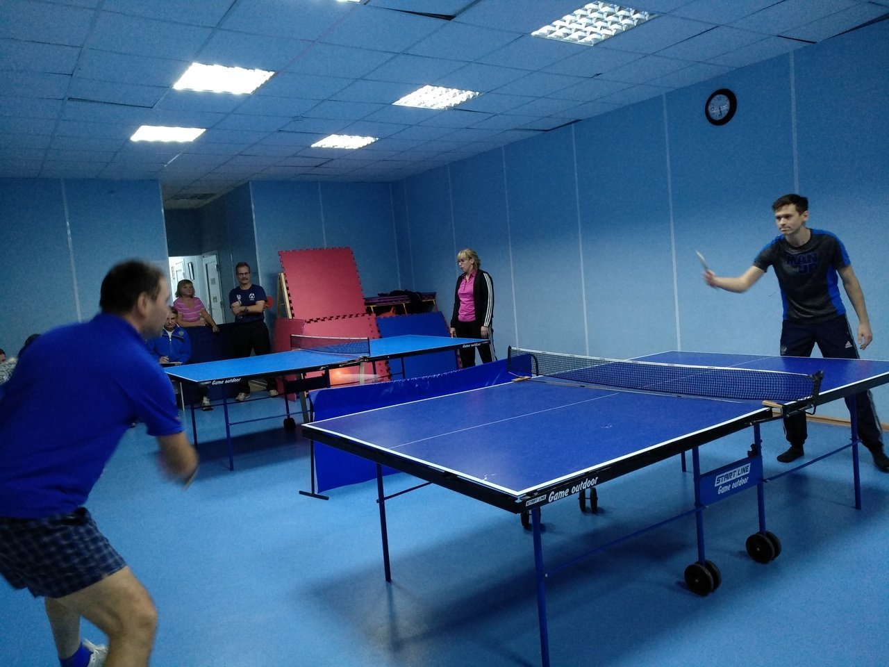 Спортивный комплекс Центр Физкультура и Здоровье на улице