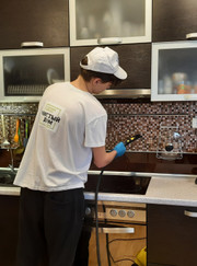 Аппаратчик химчистки, специалист по клинингу Максим Андреевич Казанин