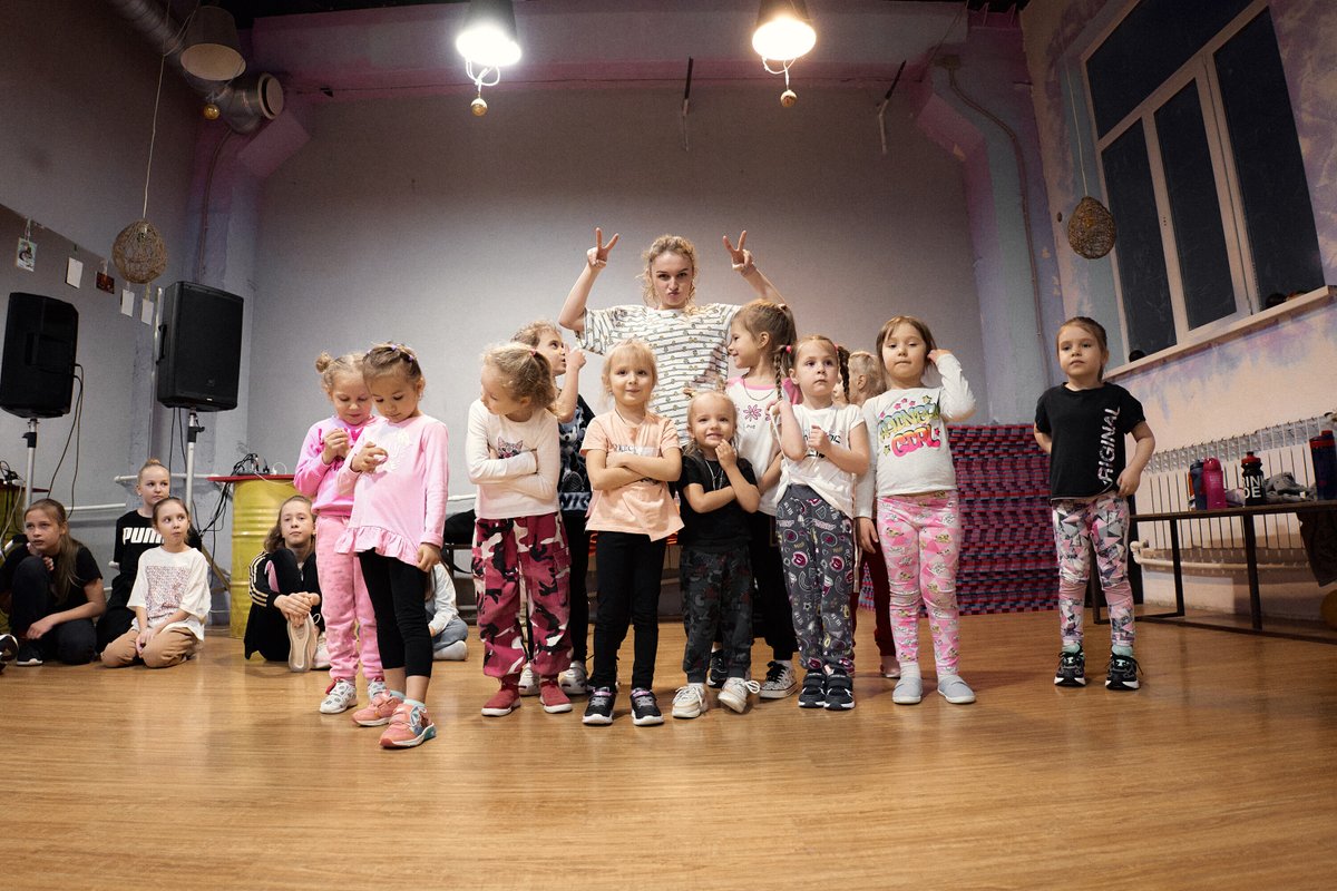 Шоу танцы ростов на дону. Танцевальные школы в иванове. Школа танцев ростов на дону на северном. Школа танцев crazy family челябинск. Танцы ростов.