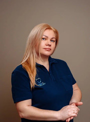 Стоматолог-хирург, гигиенист стоматологический Ирина Владимировна Углева