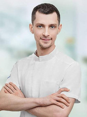 Стоматолог, имплантолог Денис Александрович Семенищев