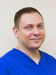 Стоматолог-хирург, имплантолог Роман Михайлович Сухарев