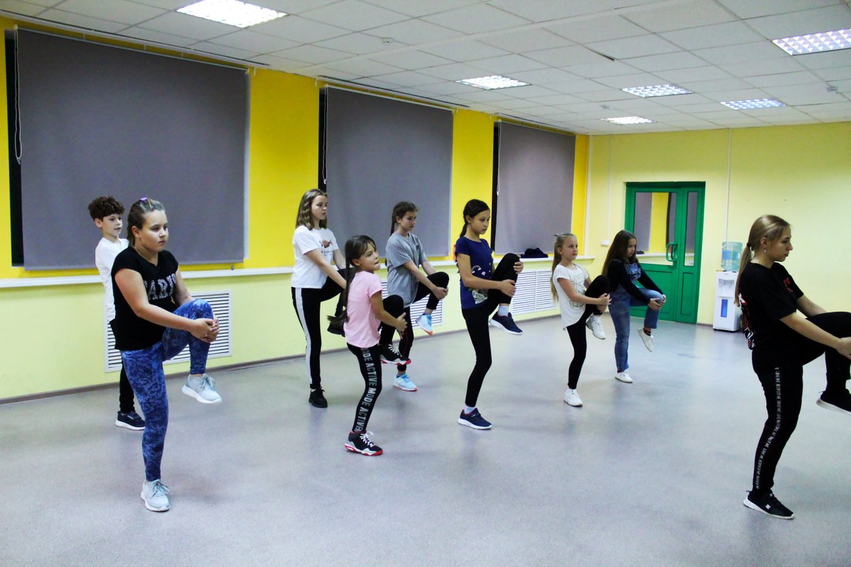 Школа танцев воздух, брянск, улица дуки, 65. Современная хореография танцы тюмень. Занятие танцами тюмень. Студия танцев. Мастер класс танцы.