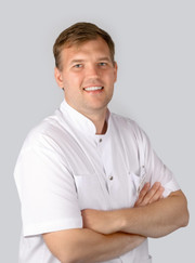 Стоматолог-хирург, имплантолог Евгений Алексеевич Матвеев