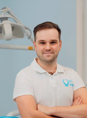 Имплантолог, стоматолог Дмитрий Вячеславович Монаков