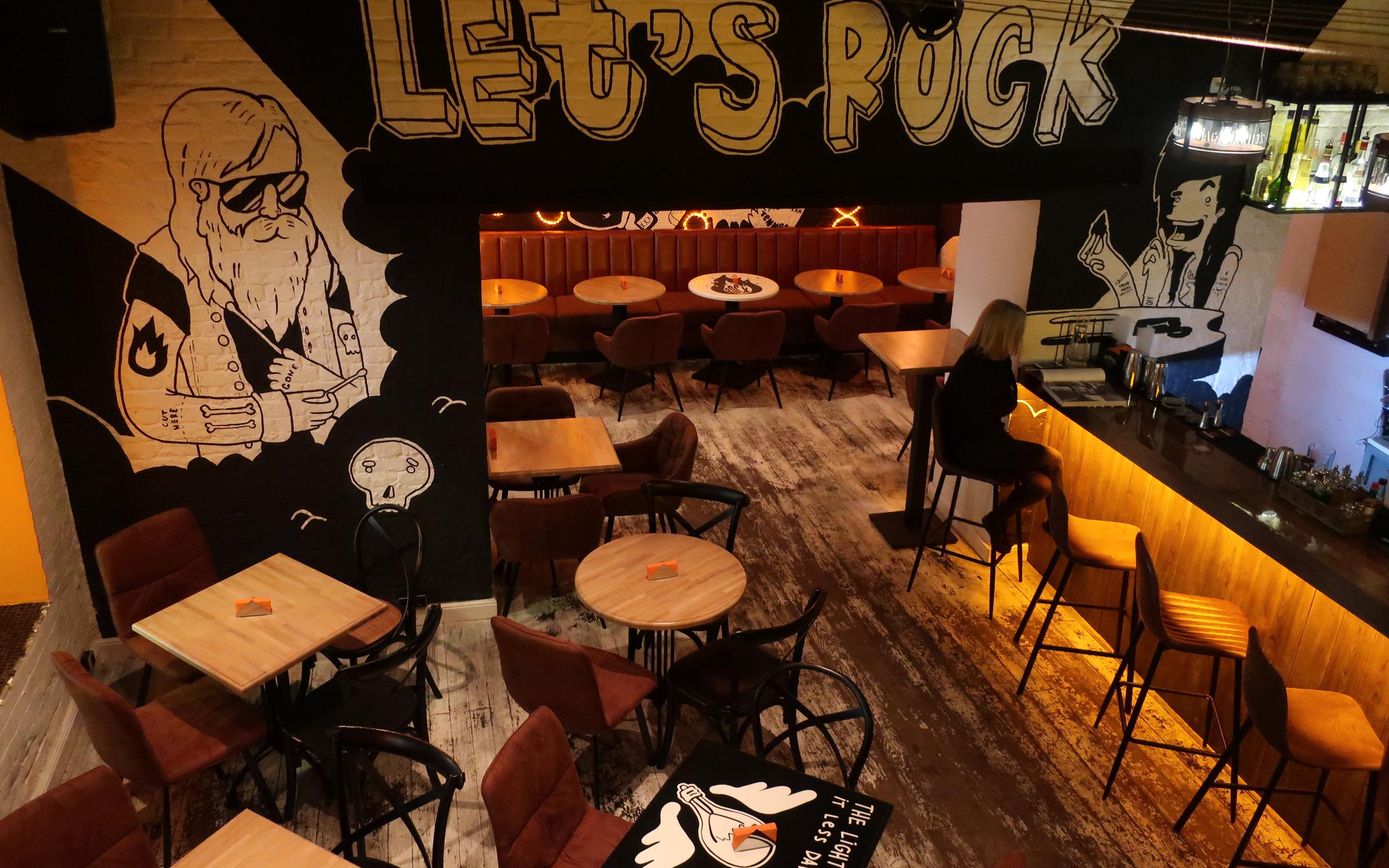 Rock cafe москва. Летс рок бар. Lets Rock бар Москва. Рок паб Москва. Кафе рок бар.