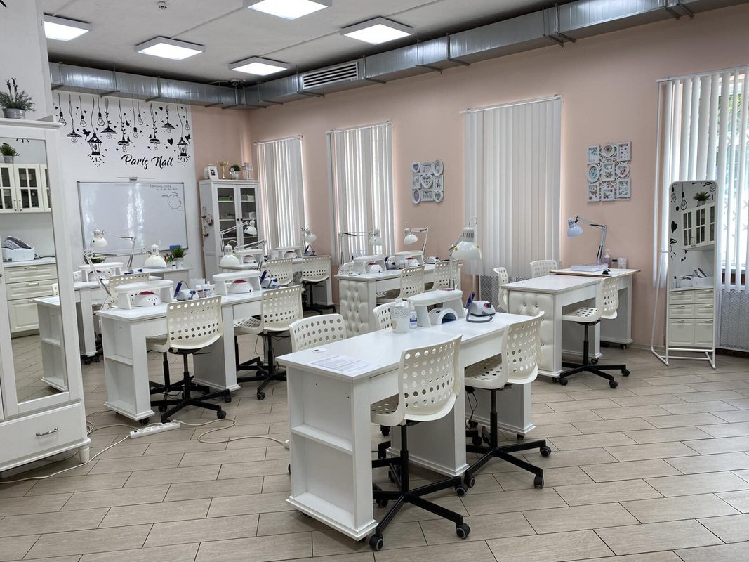 фотография Мультибрендовый магазин ногтевого сервиса Paris Nail на Ленинском проспекте