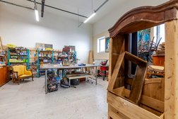 Компания по реставрации, перекраске мебели и декору Берем и красим, с рейтингом 5 - находится по адресу Москва, улица Зорге, 9а ст2 