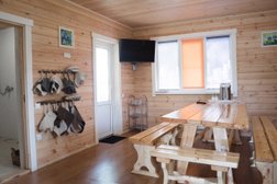 База отдыха Глухарь Клуб, с рейтингом 4 - находится по адресу Новгородская область, Парфинский район, Федорковское сельское поселение, деревня Юрьево, улица Мира, 13 