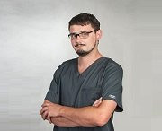 Ветеринарный хирург, специалист по лечению экзотических животных Павел Александрович Синица