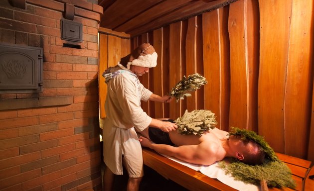 Tomoqdagi uzun sik bilan porno