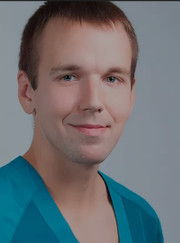 Имплантолог, стоматолог-хирург Владимир Васильевич Хазов