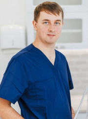 Стоматолог, имплантолог Максим Евгеньевич Халистов