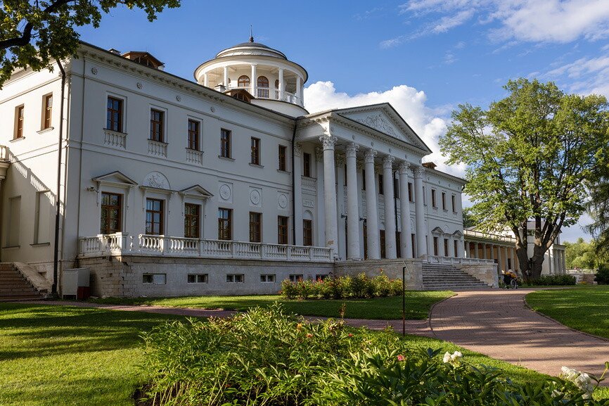 Главный дом с флигелями. Государственный музей-заповедник Остафьево