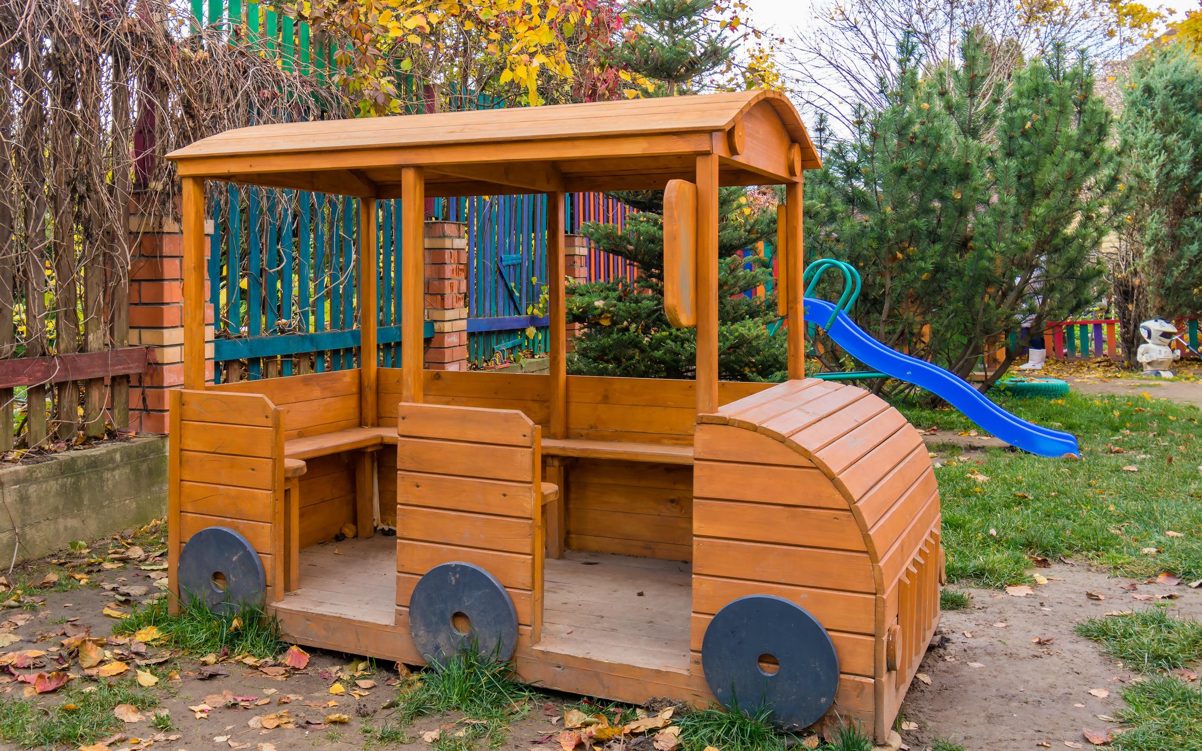Деревянные постройки для детского сада
