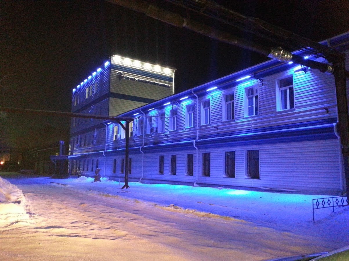 Освещение фасада здания прожекторами