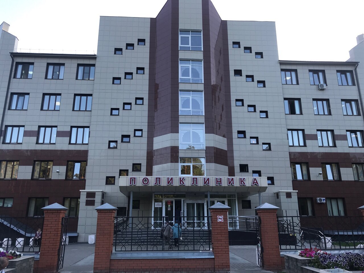 Краевая клиническая больница барнаул. Краевая клиническая больница Барнаул Ляпидевского. Краевая клиническая больница Барнаул Ляпидевского 1 сайт. Краевая клиническая поликлиника Барнаул Ляпидевского 1. Краевая клиническая больница Барнаул Ляпидевского 1 поликлиника.