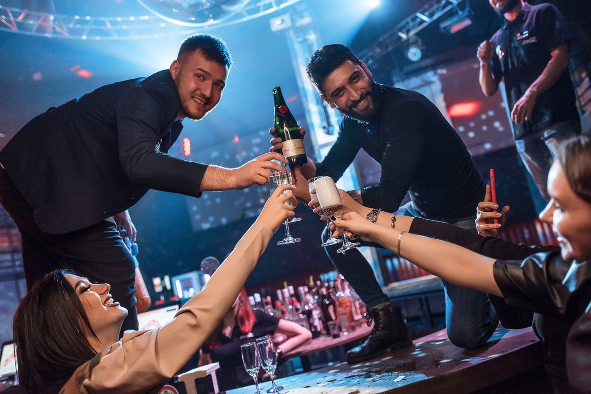 Танцы на баре Танцы на баре