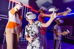 VR-арена Juzzy, с рейтингом 5 - находится по адресу Челябинск, Комсомольский проспект, 2 