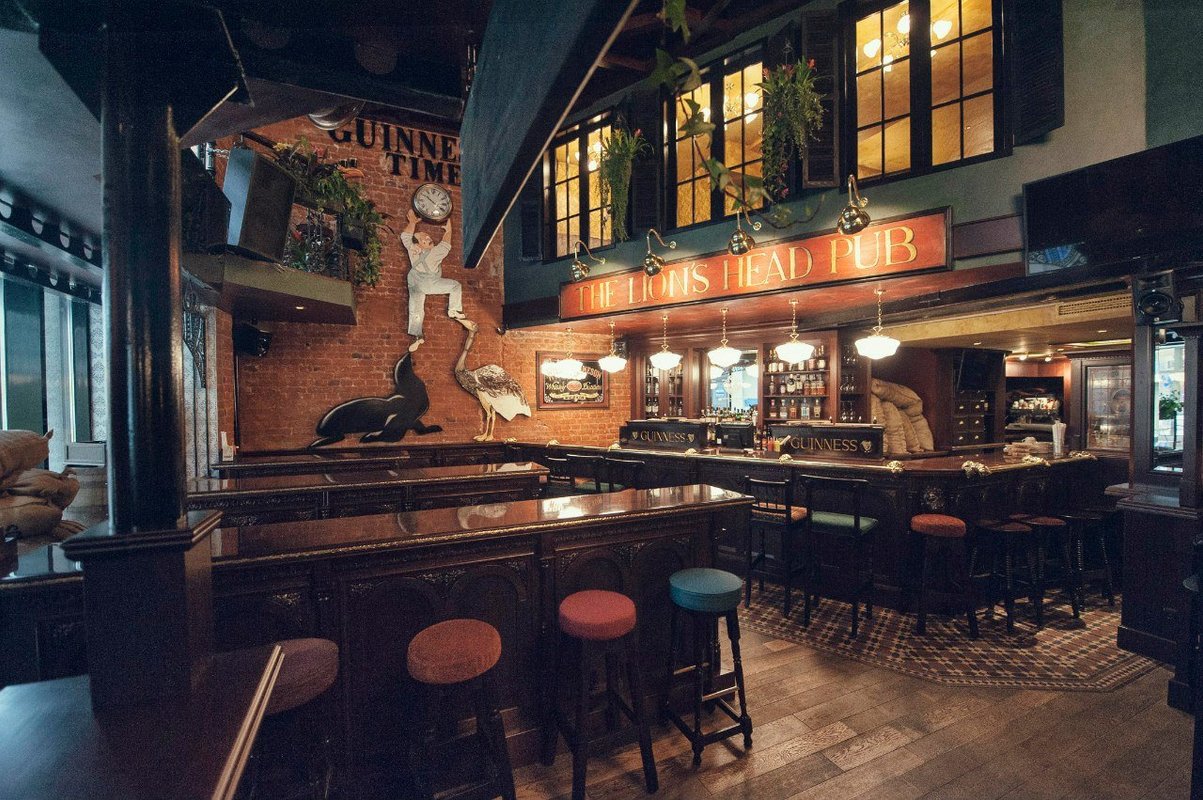 Ресторан лев. Лайонс хед паб Мясницкая. Москва Мясницкая улица 15 Lion's head pub. Паб Lion's head / Лайон'с Хэд. Lions head pub концертный зал.