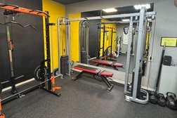 Студия персональных тренировок Fitroom.ru, с рейтингом 4.3 - находится по адресу Тюмень, Шиллера, 47 