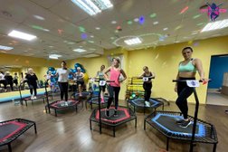Студия джампинг-фитнеса Fitjumping, с рейтингом 4.9 - находится по адресу Москва, Волгоградский проспект, 15 