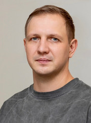 Имплантолог, пародонтолог Дмитрий Сергеевич Жарков