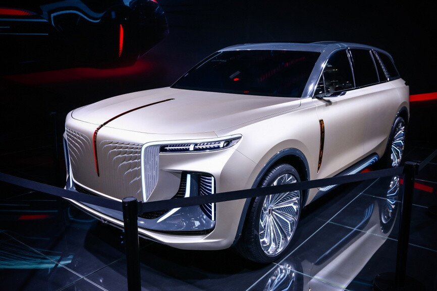 Автомобиль бизнес-класса на выставке