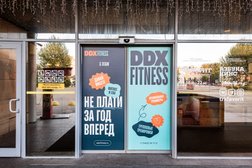 Фитнес-клуб DDX Fitness Тюмень Фаворит, с рейтингом 4.8 - находится по адресу Тюмень, 6-й микрорайон, улица Валерии Гнаровской, 12 