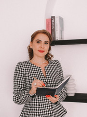 Адвокат, директор Оксана Васильевна Воложенинова