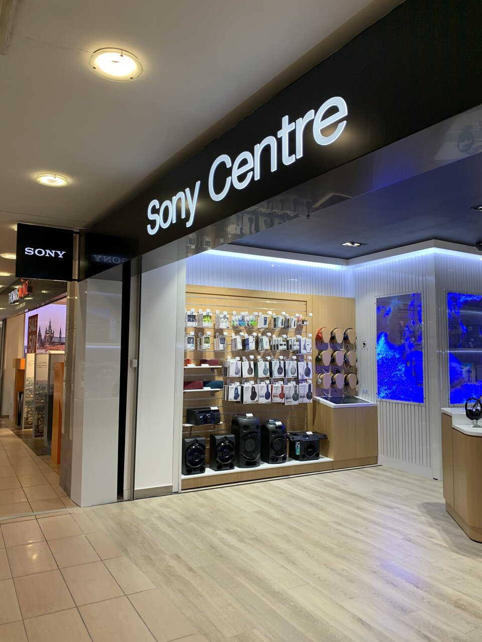 Sony centre. Магазин Sony. Фирменный магазин Sony. Сони центр магазин.