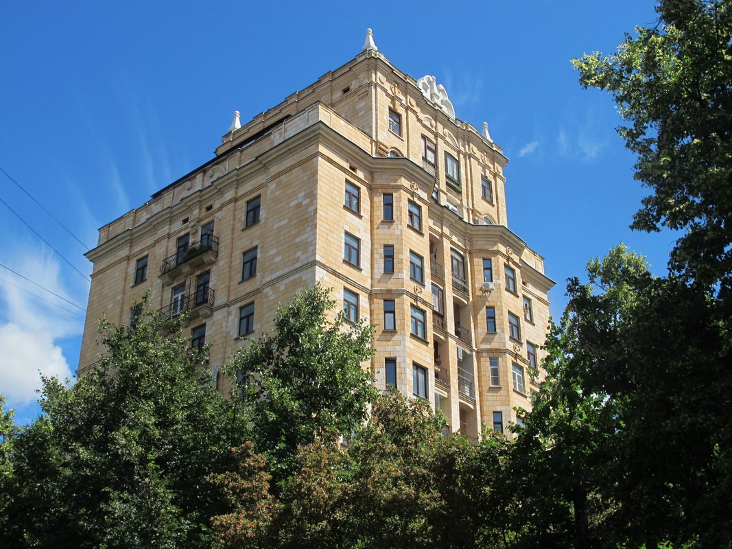 клубный дом вернисаж. высотка на мосфильмовской. элитный жилой комплекс в хамовниках «жизнь на плющихе» лого. павелецкая сити 2022. недвижимость цао.