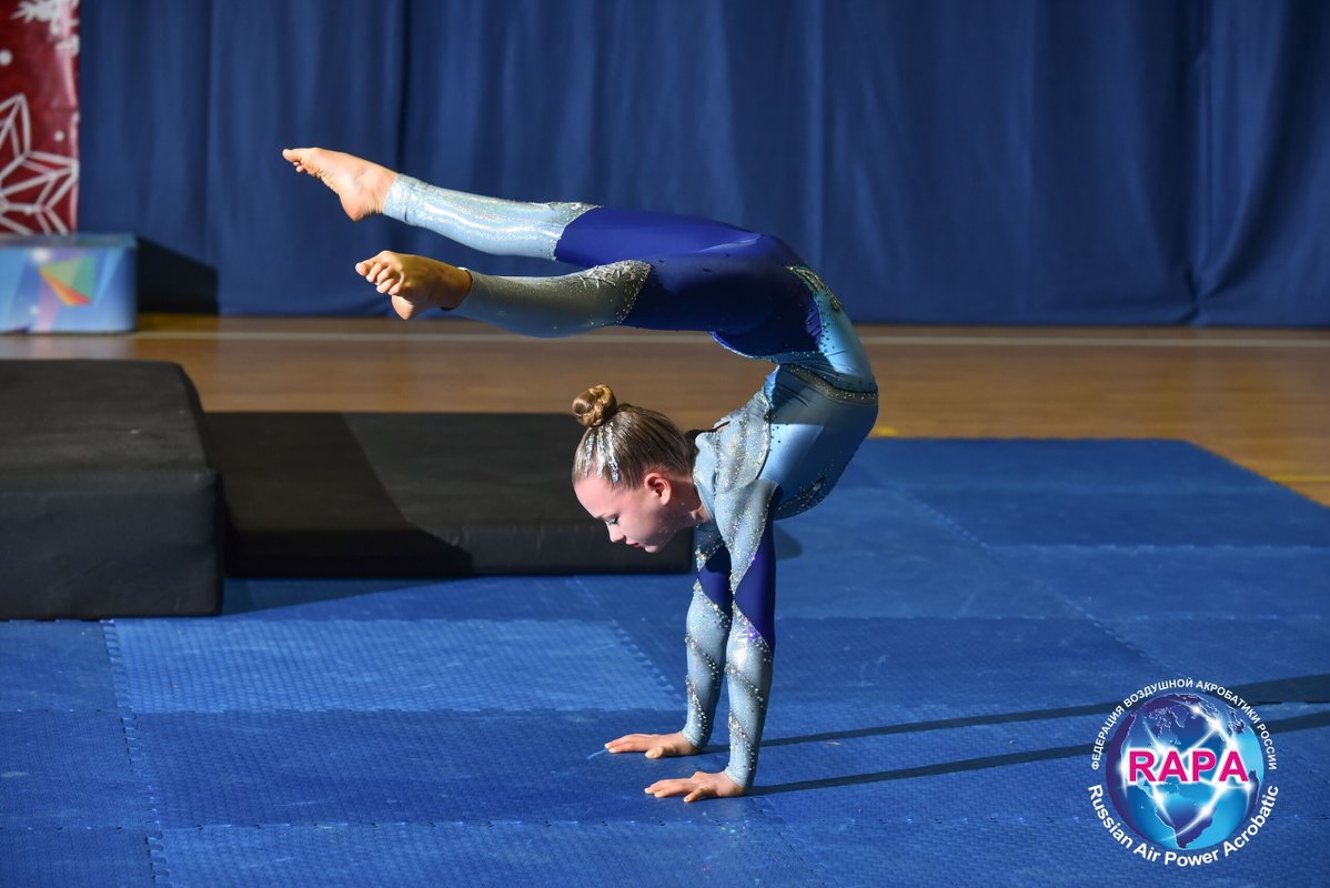 Uning parkdagi qizlarga erkalayotgani haqidagi videoni tomosha qiling Toliq qizlarning porno videolarini tomosha qiling