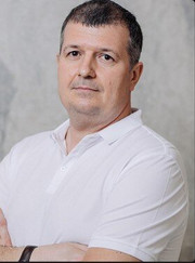 Имплантолог, стоматолог Кирилл Владимирович Петинов