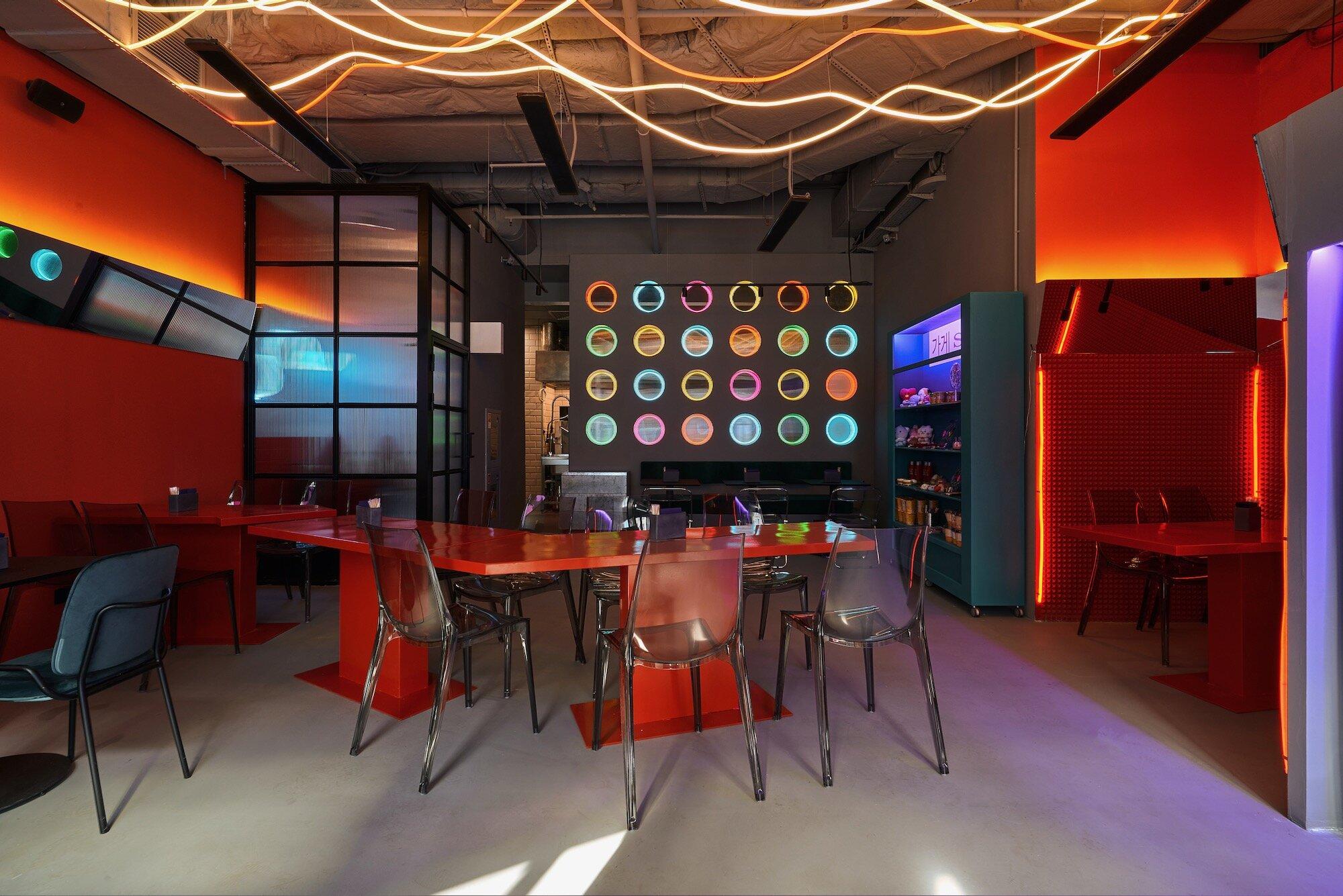 Ресторан kook москва. Освещение в кафе. Kook мясницкая. Kook корейское бистро. Kook новосибирск кафе.