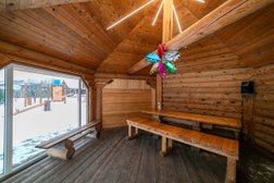 База отдыха Троя, с рейтингом 4 - находится по адресу Красноярский край, Берёзовский район, ДНТ Бархатный Берег, Лесная улица, 17 