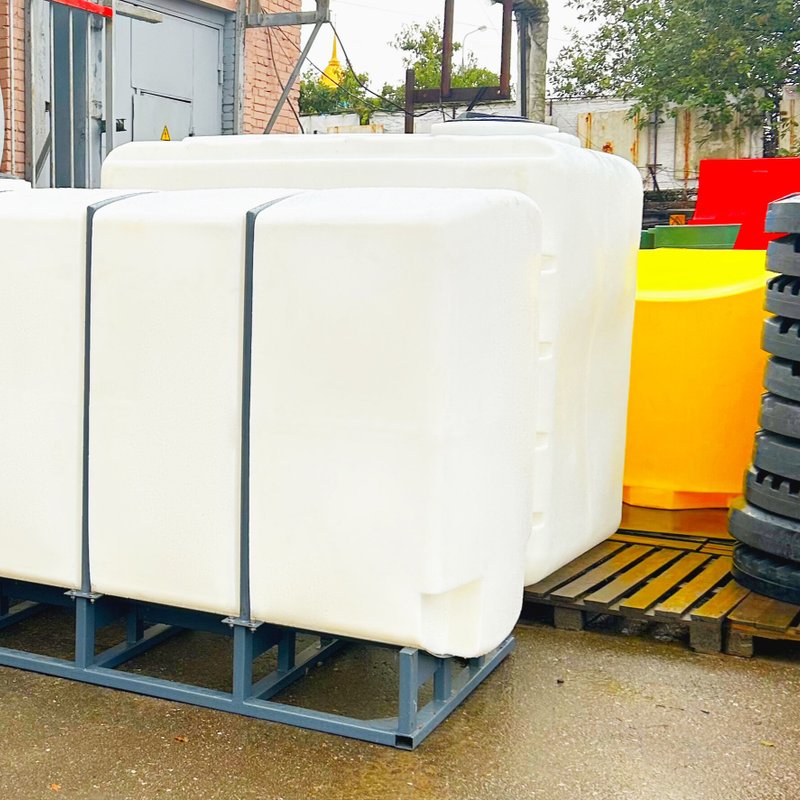 Емкость kr 4000л. Емкость для дизельного топлива 4000 литров. Емкость для дизельного топлива 4000 литров. Еврокуб 4000 литров. Емкость kr 4000л в обрешетке.