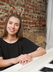 Преподаватель музыки, преподаватель сольфеджио Алла Александровна Кловина