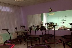 Студия джампинг фитнеса на мини-батутах Каста-джамп, с рейтингом 4 - находится по адресу Волгоград, Университетский проспект, 64 